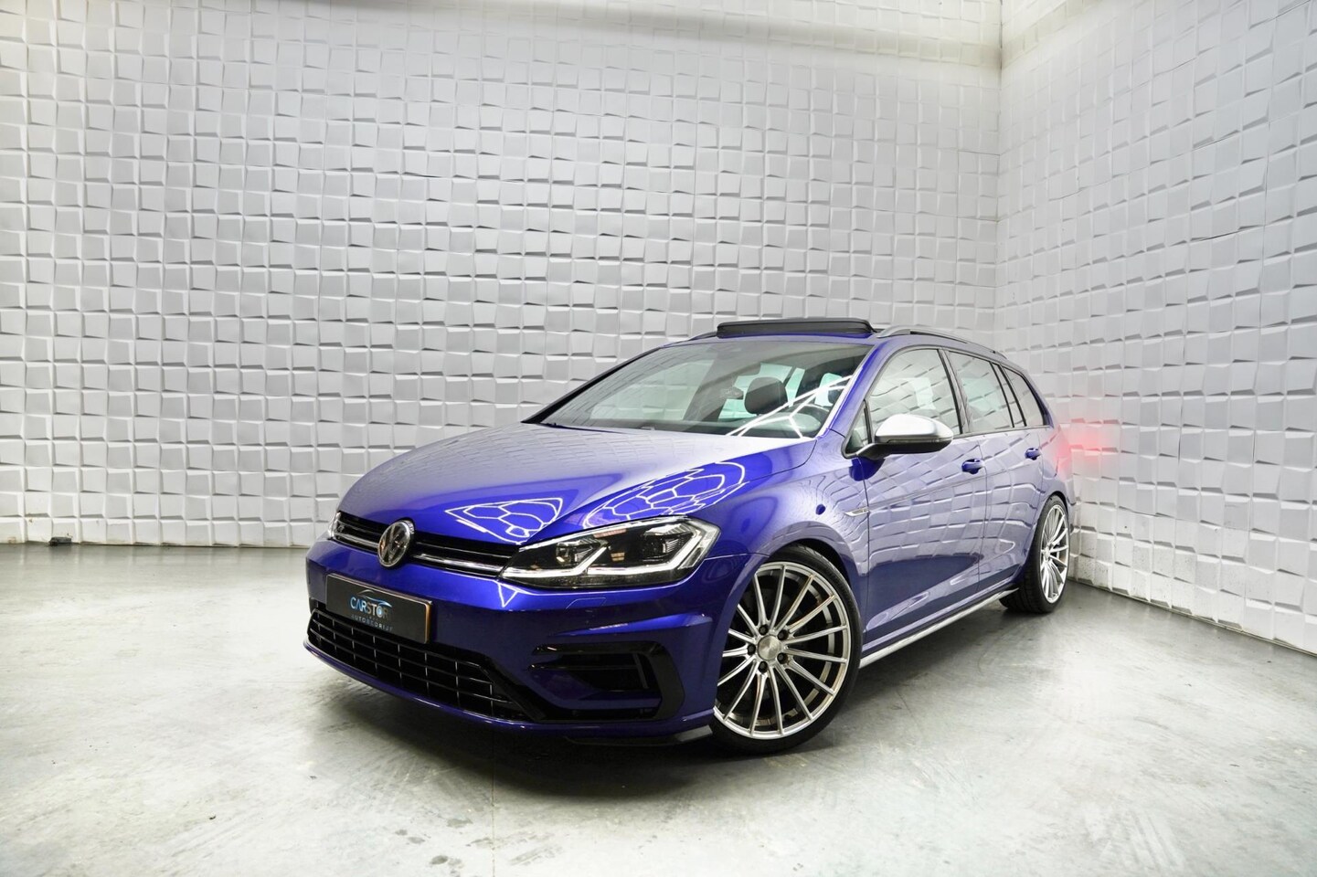 Volkswagen Golf - 2.0 TSI 4Motion R 310PK PANO VIRTUAL ACC CAM - AutoWereld.nl