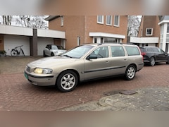 Volvo V70 - 2.4 Comfort Line Automaat APK januari 2027