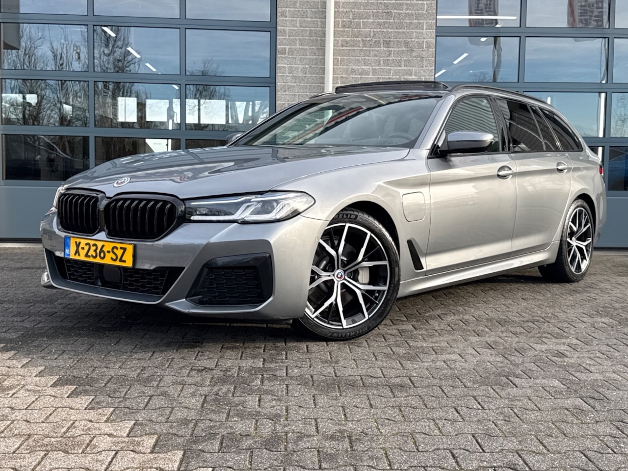BMW 5-serie Touring - 530e Business Edition Plus |M-SPORT|SCHUIFDAK| - AutoWereld.nl