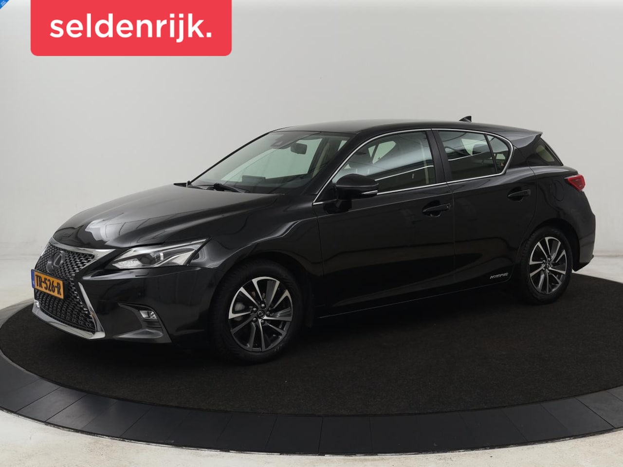 Lexus CT 200h - Business Line | Alcantara | Camera | Navigatie | Cruise control | Climate control - AutoWereld.nl