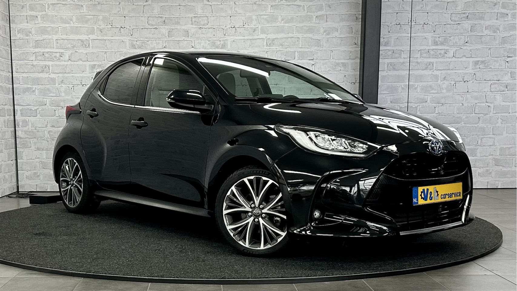 Toyota Yaris - 1.5 Hybrid Executive Stoel&stuurverwr. / Pano / JBL / Carplay / HUD - AutoWereld.nl