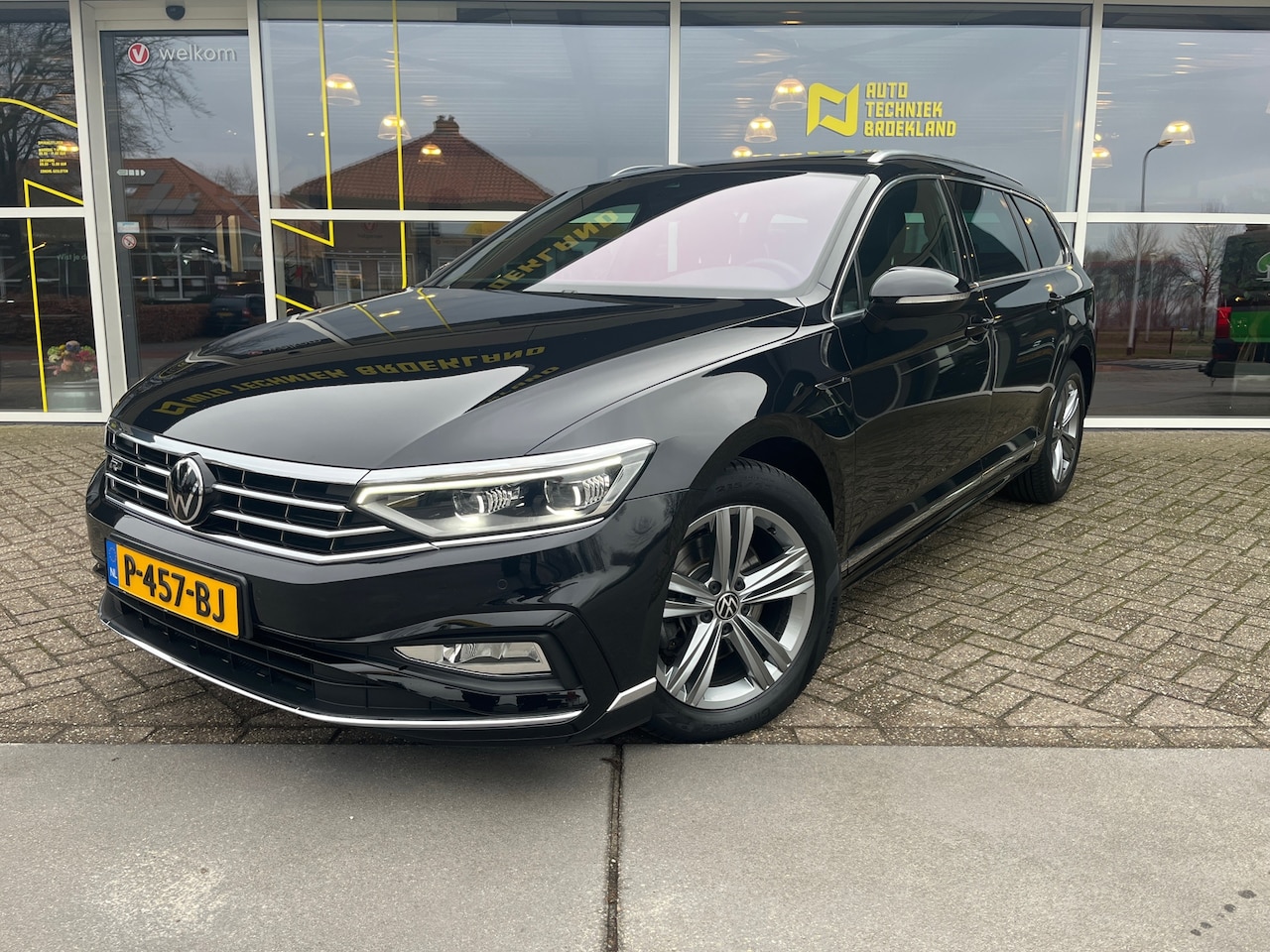 Volkswagen Passat Variant - 1.5 TSI 150 PK R-Line Business + Panoramadak Keyless Viritual Cockpit Camera - AutoWereld.nl