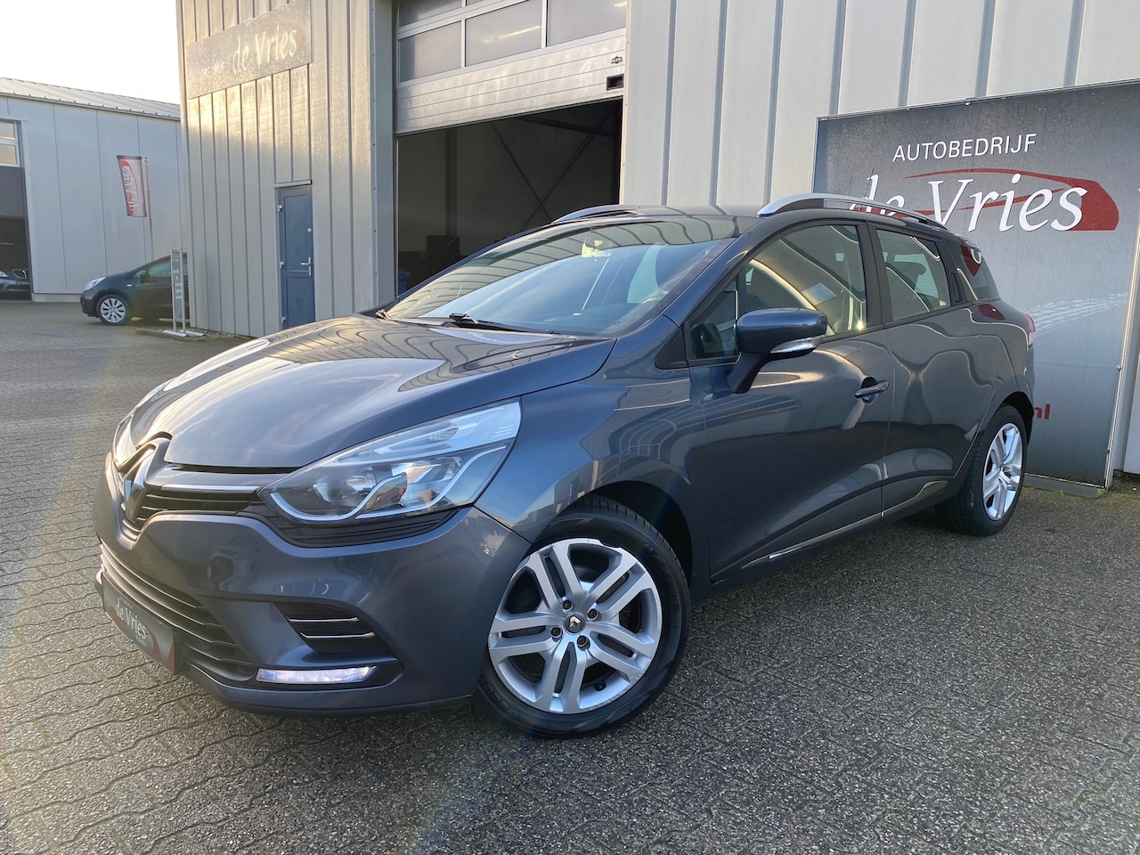 Renault Clio Estate - 0.9 TCe Zen / Airco / Cruise / Navi / PDC - AutoWereld.nl