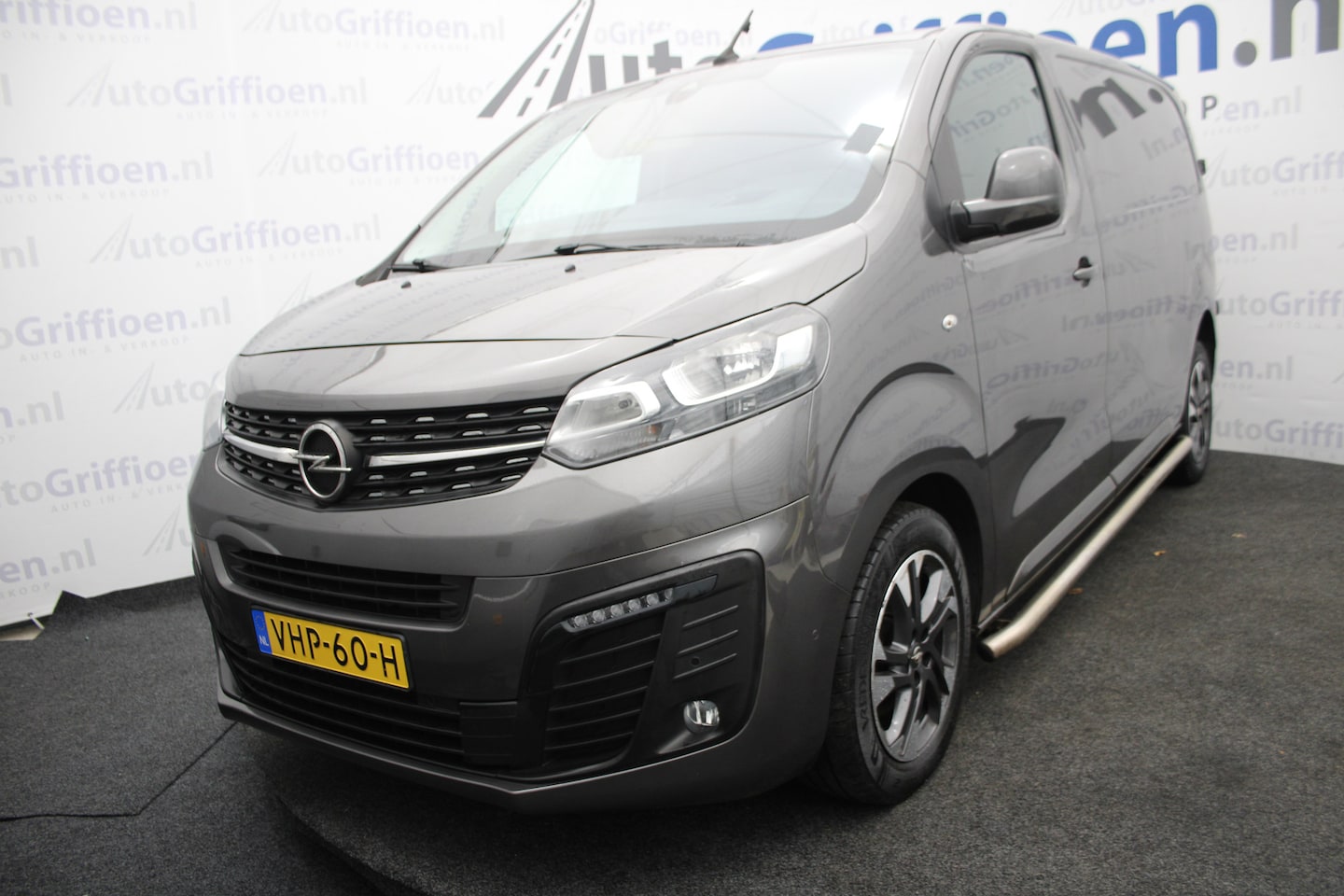 Opel Vivaro - 2.0 CDTI L2H1 Innovation keurige 3-zitter automaat met navi, carplay en airco - AutoWereld.nl