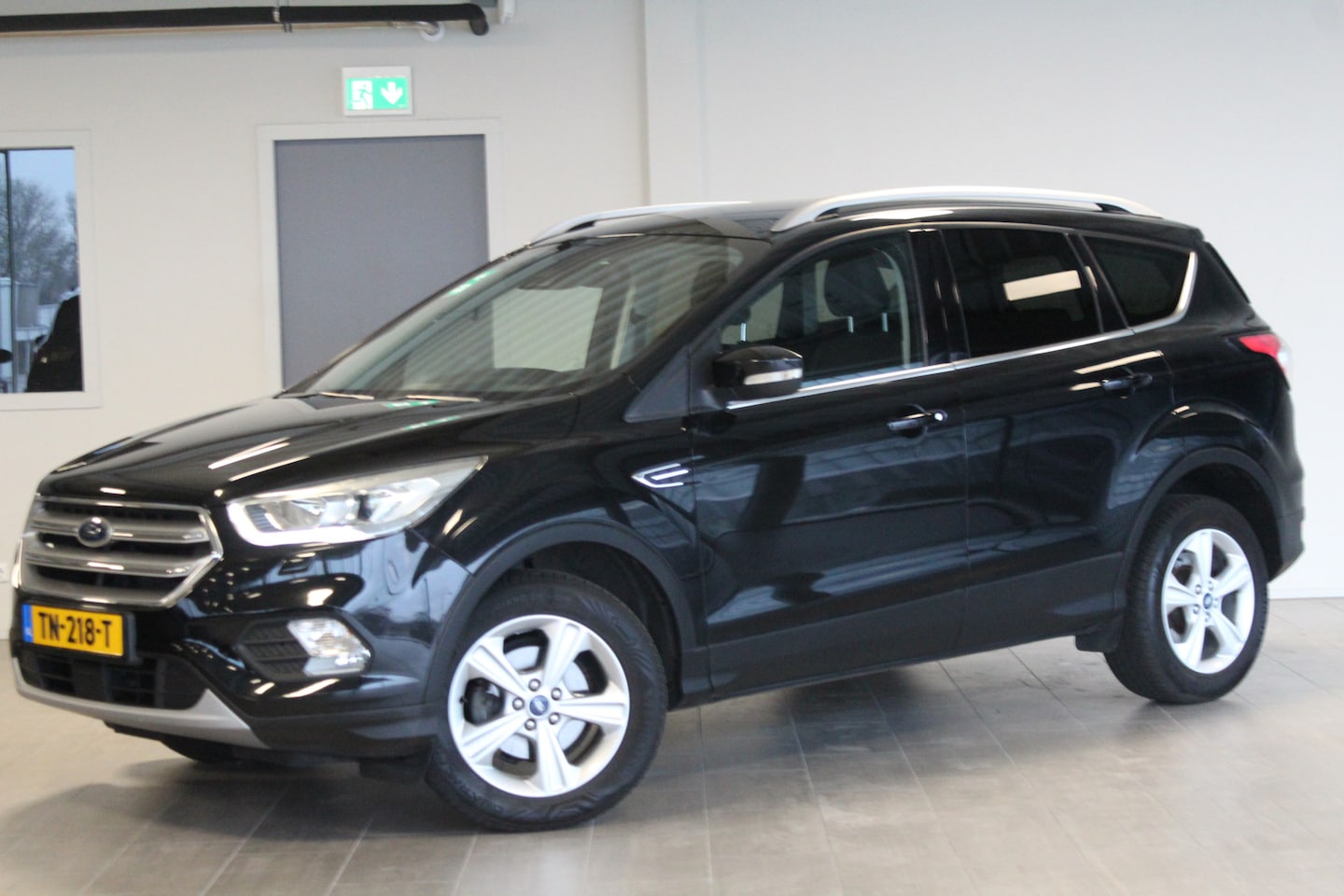 Ford Kuga - 1.5-150pk EcoBoost Titanium. Nette Ford Kuga met een trekgewicht van maar liefst 2.000kg ! - AutoWereld.nl