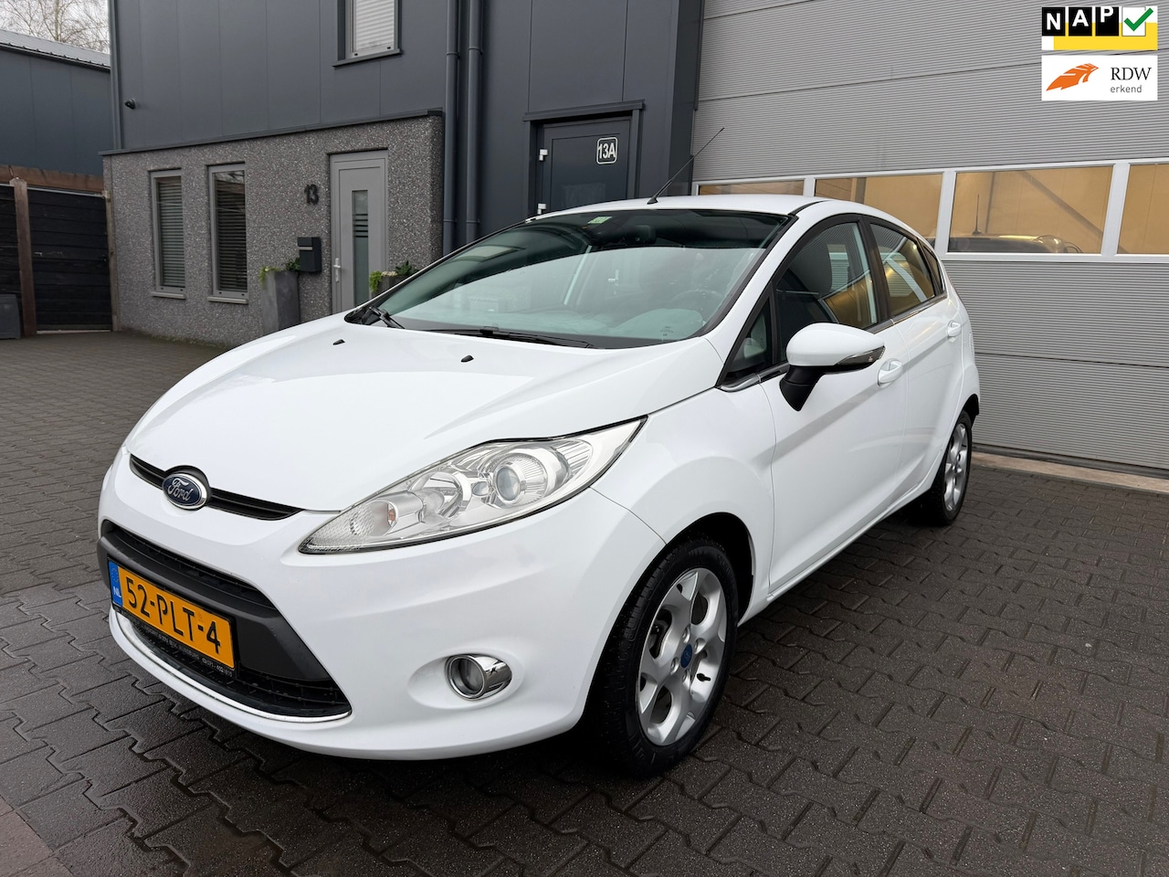 Ford Fiesta - 1.25 Titanium 5Drs|Airco|Cruiscontrole| Parkeersensor|Nieuwe APK|DBriem vervangen - AutoWereld.nl