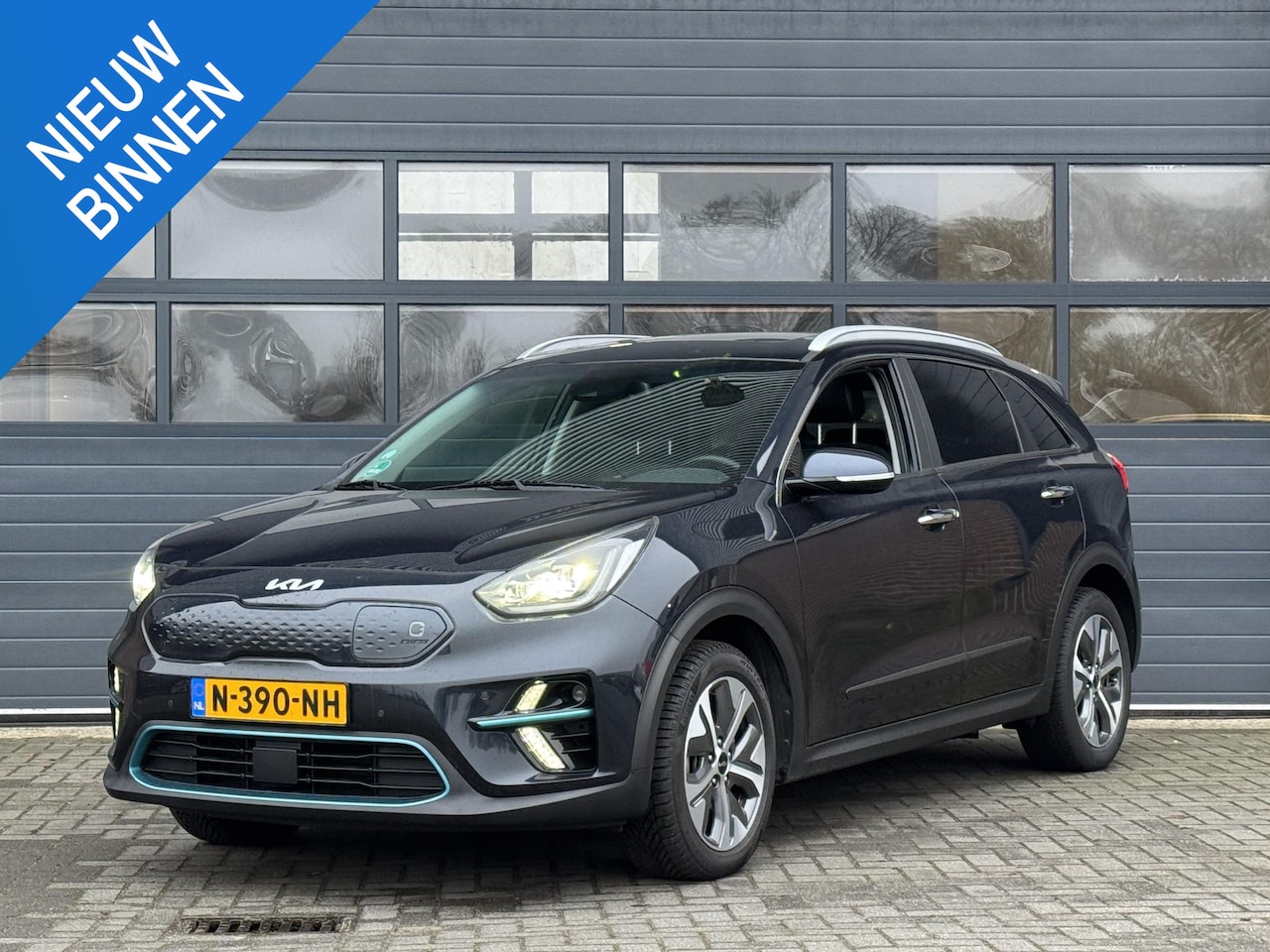 Kia e-Niro - EXECUTIVELINE 64 KWH I 100% SOH I 3-FASE I SCHUIF/KANTELDAK I MEMORY SEATS - AutoWereld.nl