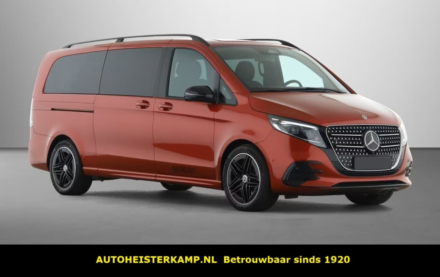 Mercedes-Benz V-klasse - 300d L3 AMG Benzine Grijs Kenteken Night Pakket Distronic 19 Inch 2 EL. Schuifdeuren - AutoWereld.nl