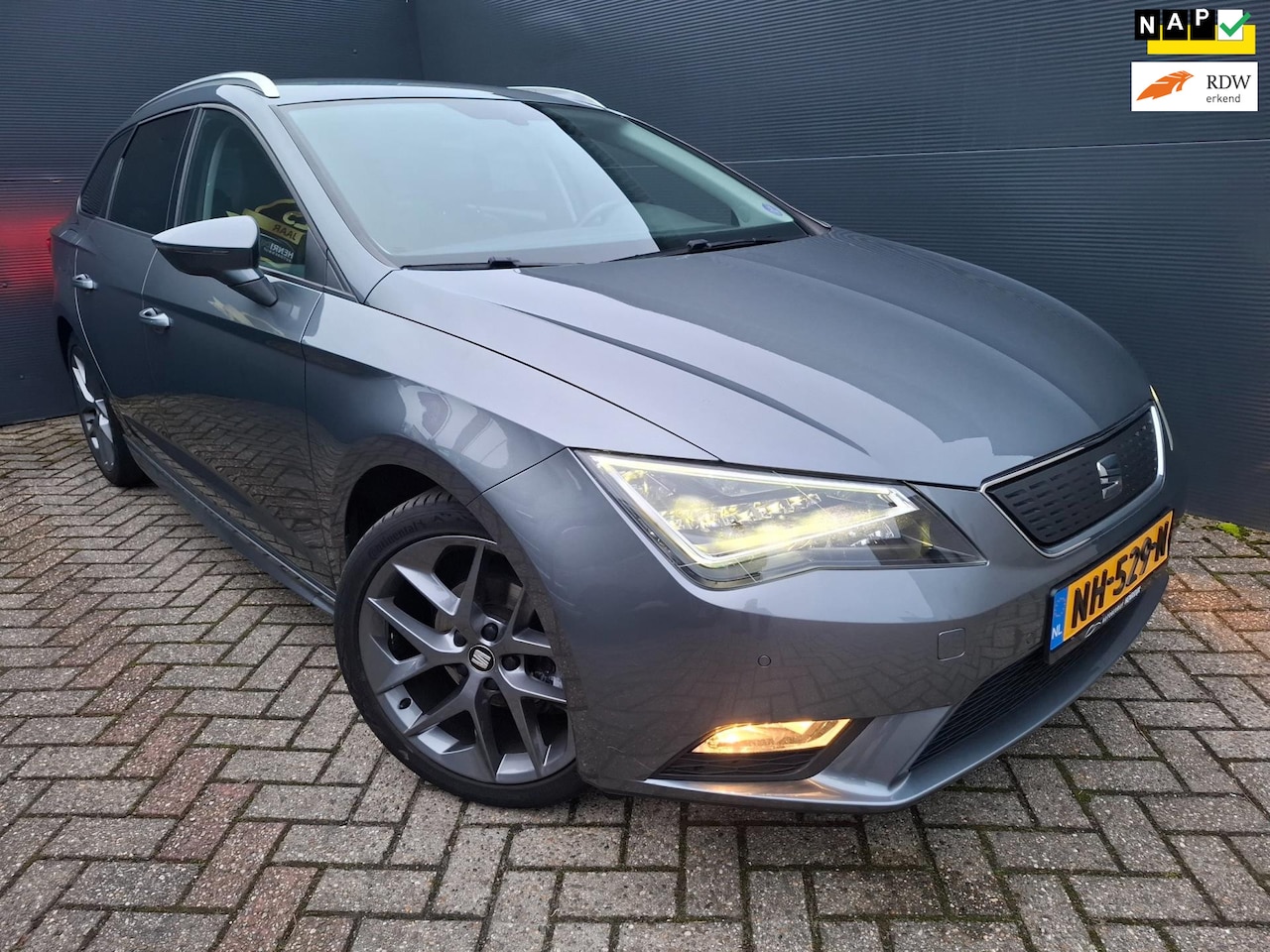 SEAT Leon ST - 1.0 EcoTSI Style Leder / Camera / Navi / Cruise / Navi - AutoWereld.nl