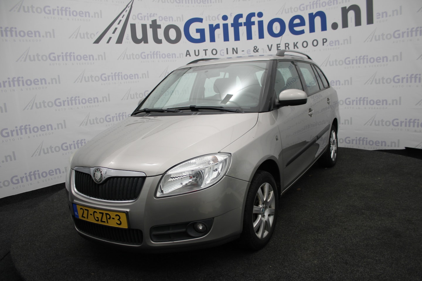 Skoda Fabia Combi - 1.4-16V Ambiente netjes met trekhaak - AutoWereld.nl