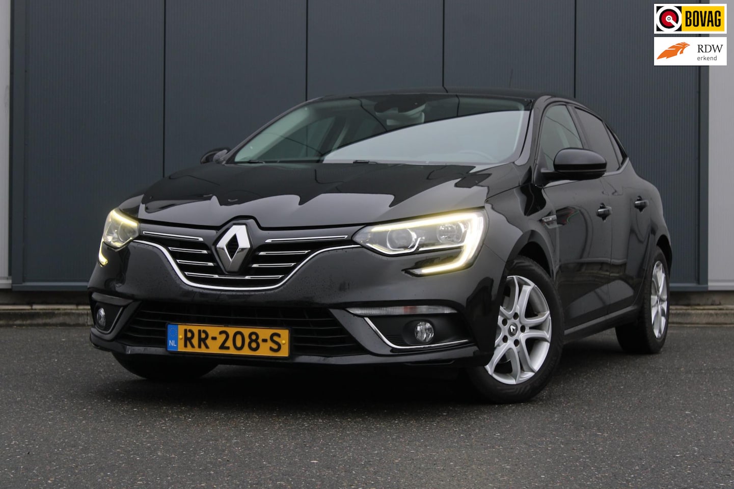 Renault Mégane - 1.2 TCe GT-Line 1.2 TCe GT-Line, Automaat, Cruise Control, Half leder, Parkeersensoren achter, Regensensor - AutoWereld.nl