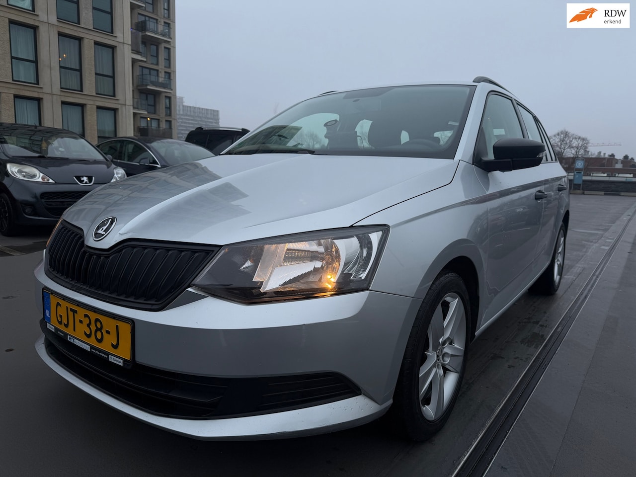 Skoda Fabia Combi - 1.0 Style Airco Carplay PDC LMV Dealer Onderhouden 2000Euro Onderhoud Gehad - AutoWereld.nl