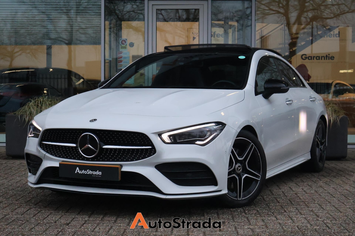 Mercedes-Benz CLA-Klasse - Coupé 200 AMG-Line 163pk | ACC | Pano | Sfeer | Climate | Camera | Keyless | Dodehoek | Mu - AutoWereld.nl