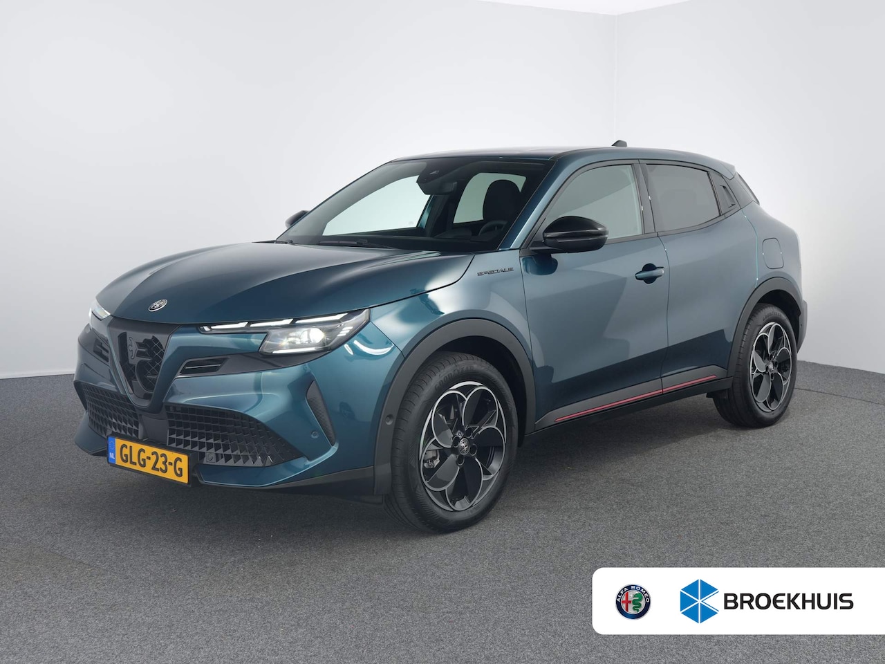 Alfa Romeo Junior - Elettrica Speciale 54 kWh Automaat | Achteruitrijcamera | Airco (automatisch) | Apple Carp - AutoWereld.nl