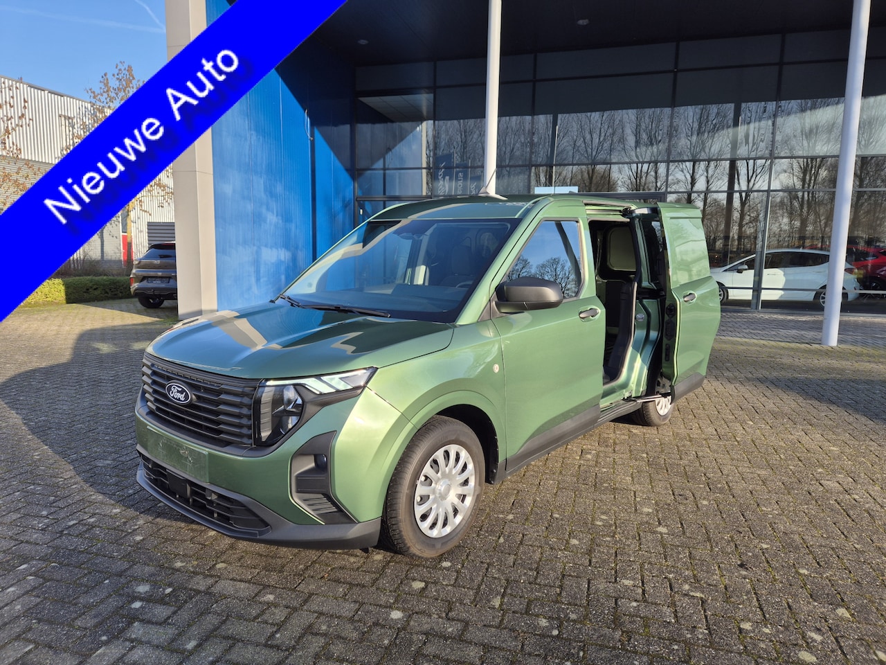 Ford Transit Courier - NIEUWE Nieuw model 100pk Benzine BPM-vrij 6000,- voordeel - AutoWereld.nl