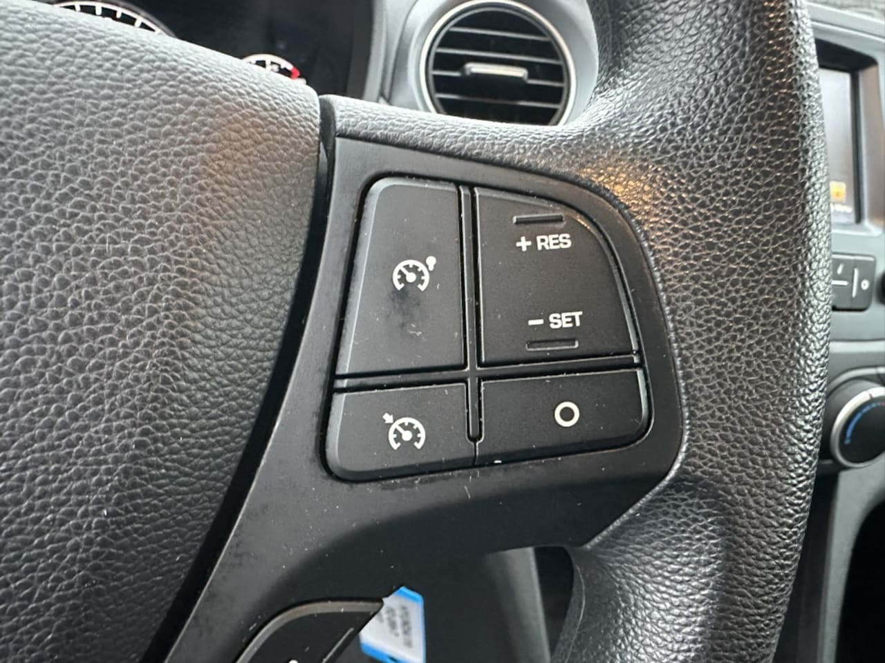 Hyundai i10 - 1.0i Comfort Airco/Cruise-Control/Navigatie