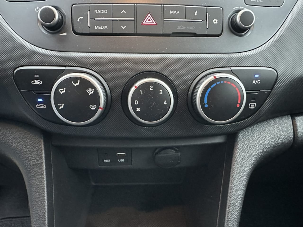 Hyundai i10 - 1.0i Comfort Airco/Cruise-Control/Navigatie