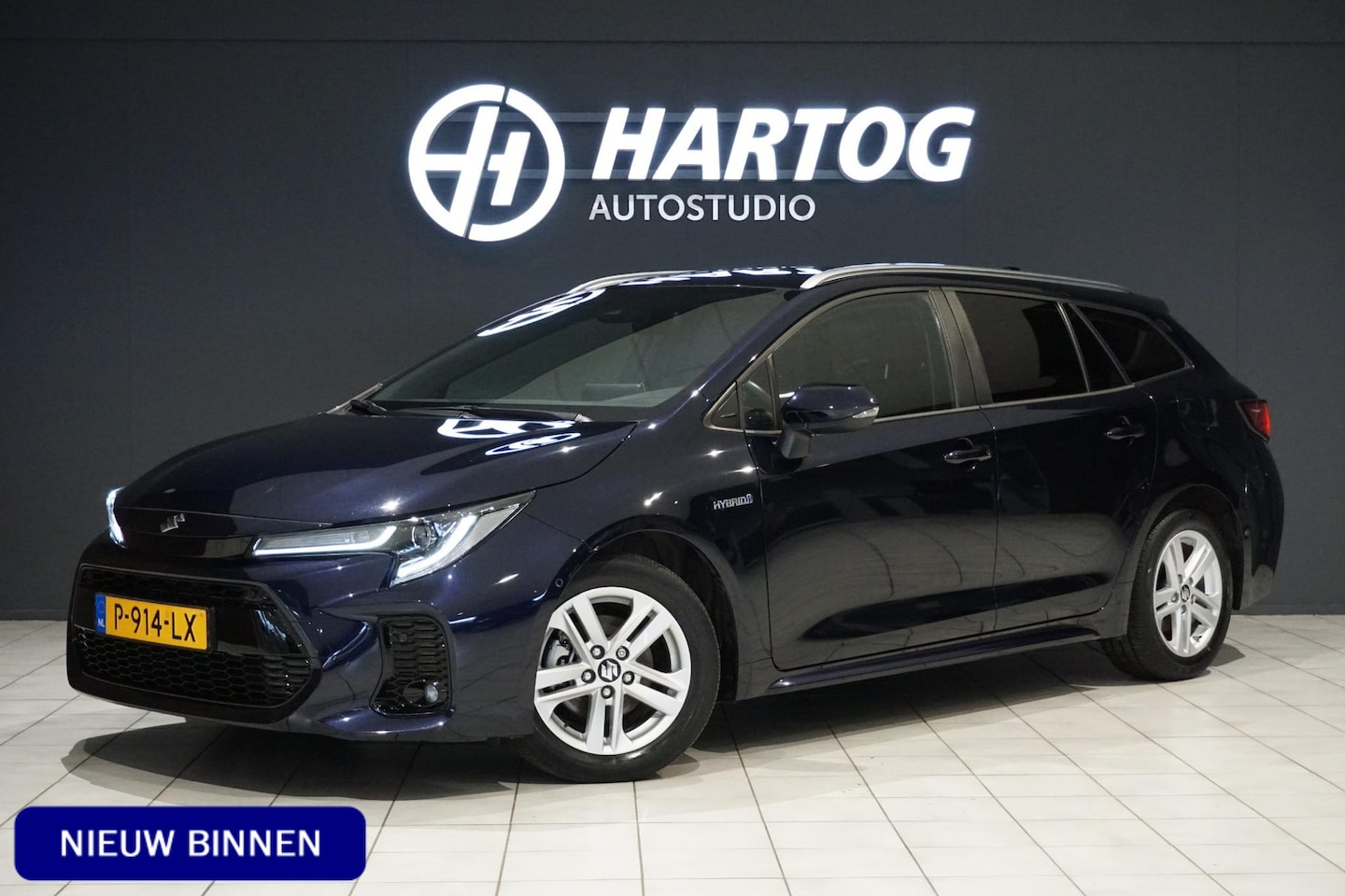 Toyota Corolla - 1.8 Hybrid Style + DODEHOEK / STUURVERWARMING / VOORRUITVERWARMING - AutoWereld.nl