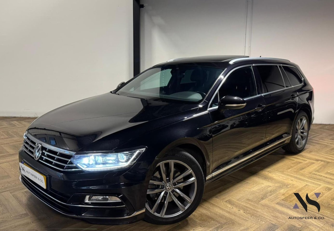 Volkswagen Passat Variant - 2.0 TDI Highline Business R-Line PANO KEYLESS CAM - AutoWereld.nl