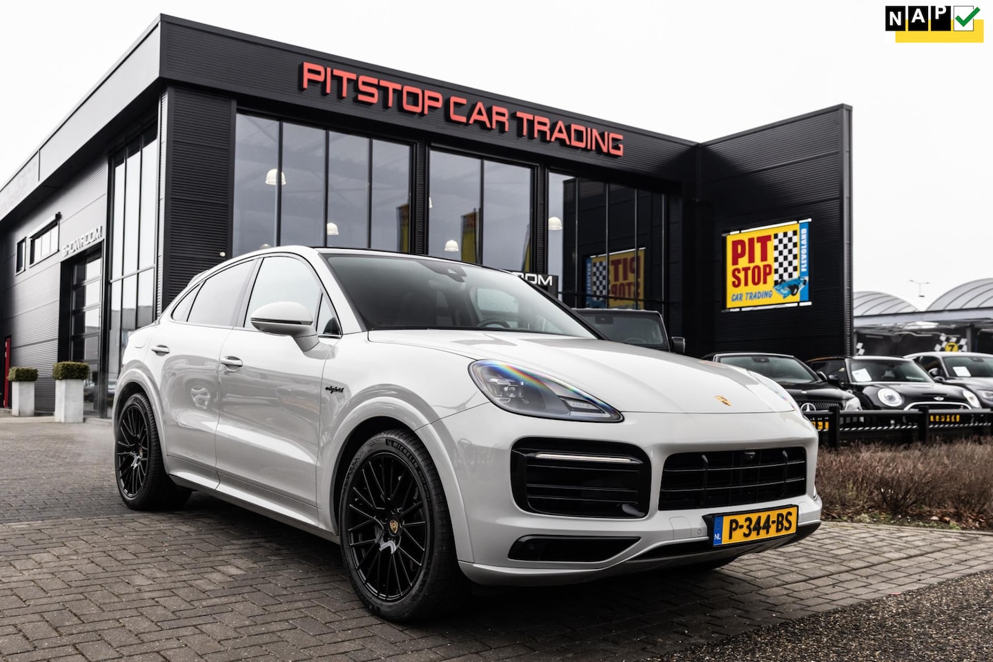Porsche Cayenne Coupé - 3.0 E-Hybrid 3.0 E-Hybrid, *Krijt*, Sportdesign, 1e eigenaar, NL Auto! - AutoWereld.nl