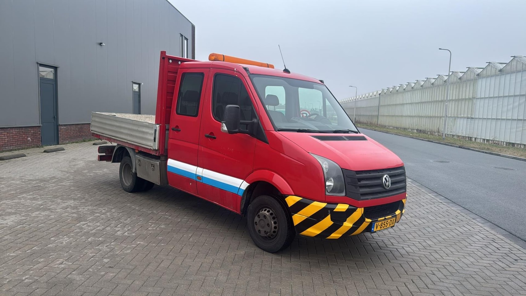 Volkswagen Crafter - 46 2.0 TDI L2H1 DC 141.000 Nap Airco Pick up Rood 2013 - AutoWereld.nl