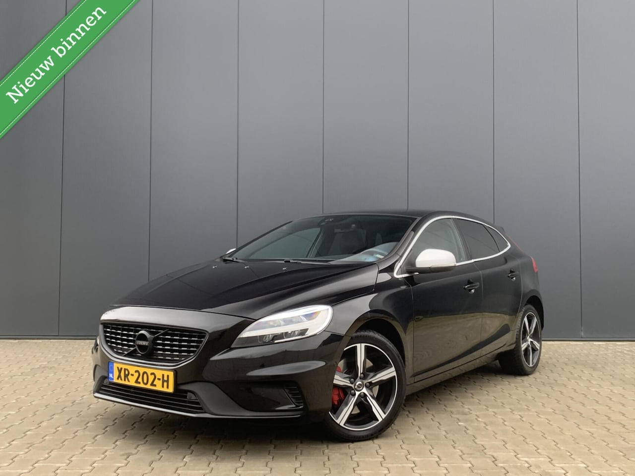 Volvo V40 - 1.5 T3 Polar+ Sport R Design|Camera|Pano|Org NL - AutoWereld.nl