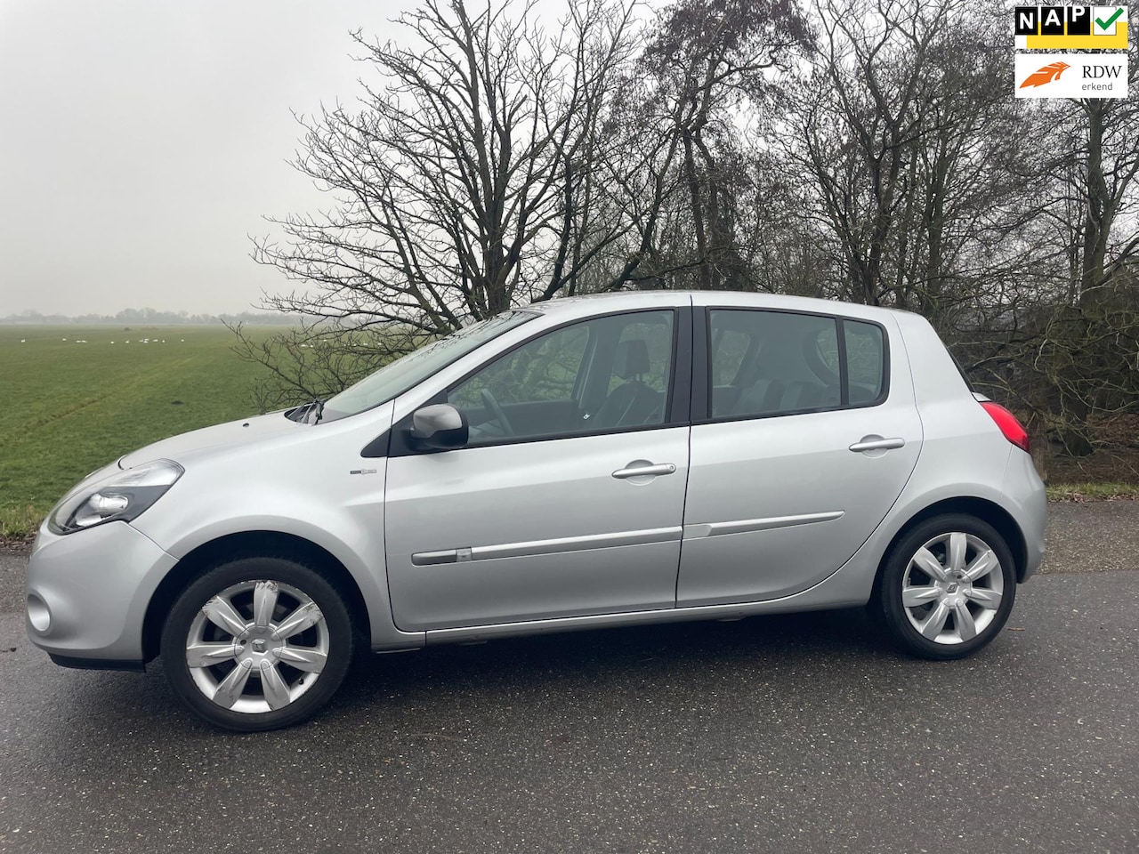 Renault Clio - 1.6 Night & Day Nwe.APK. Nette Auto - AutoWereld.nl