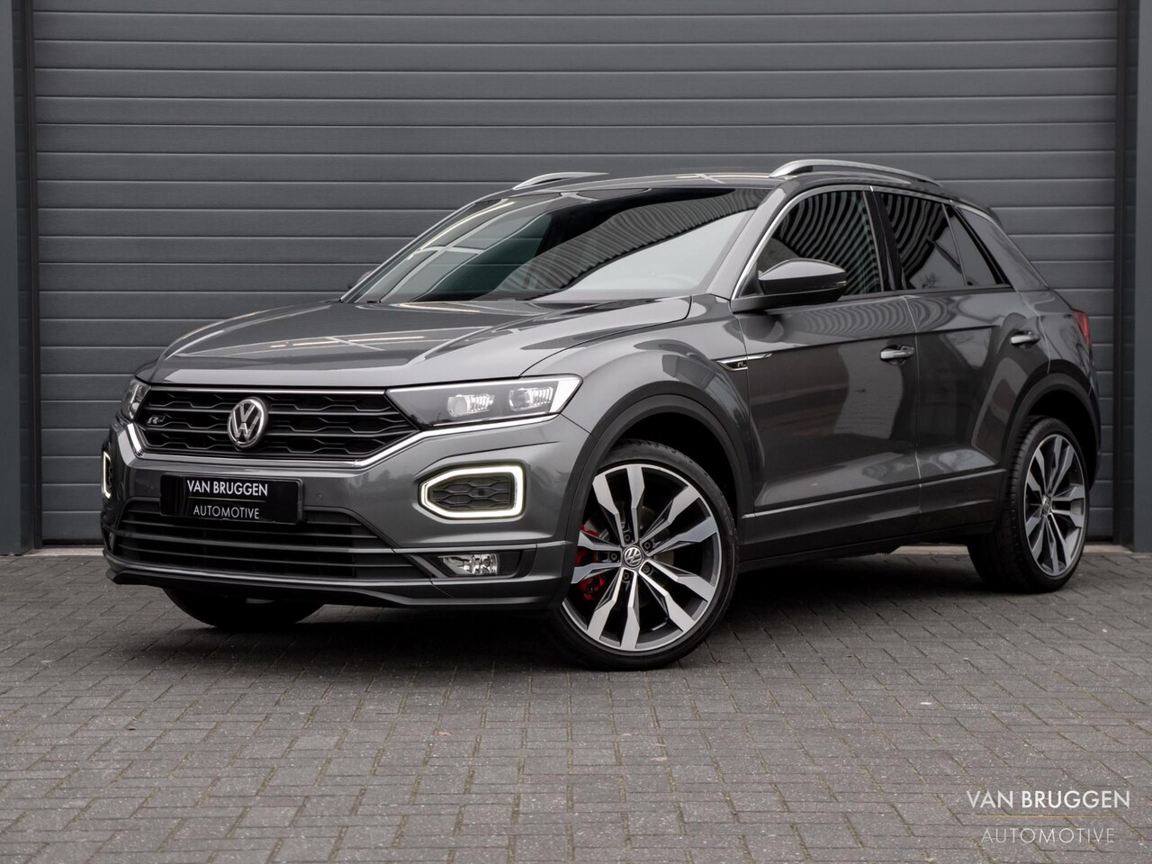 Volkswagen T-Roc - 1.5 TSI 3x R-Line Virtual Camera 19" CarPlay - AutoWereld.nl