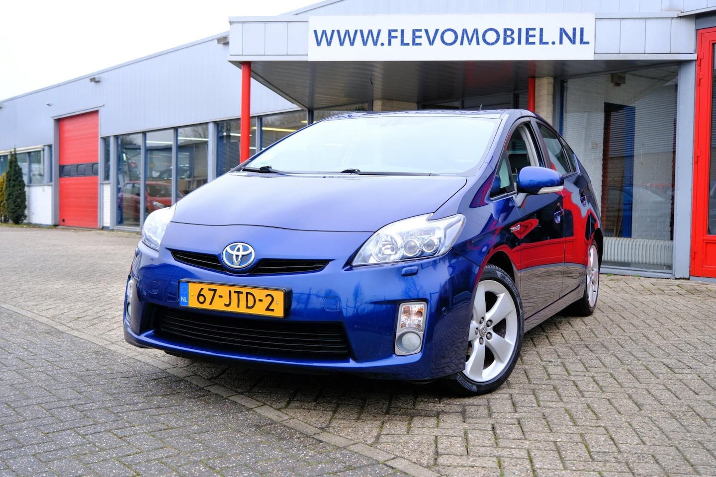 Toyota Prius - 1.8 Dynamic Aut. Navi|Alcantara|LMV|LED - AutoWereld.nl