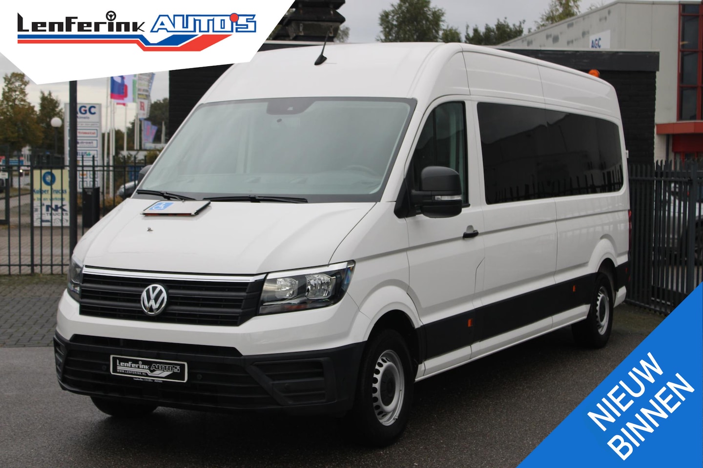 Volkswagen Crafter - 2.0 TDI 140 pk L4H3 Rolstoelbus 9 Zitplaatsen Airco, Camera, Apple Carplay - AutoWereld.nl