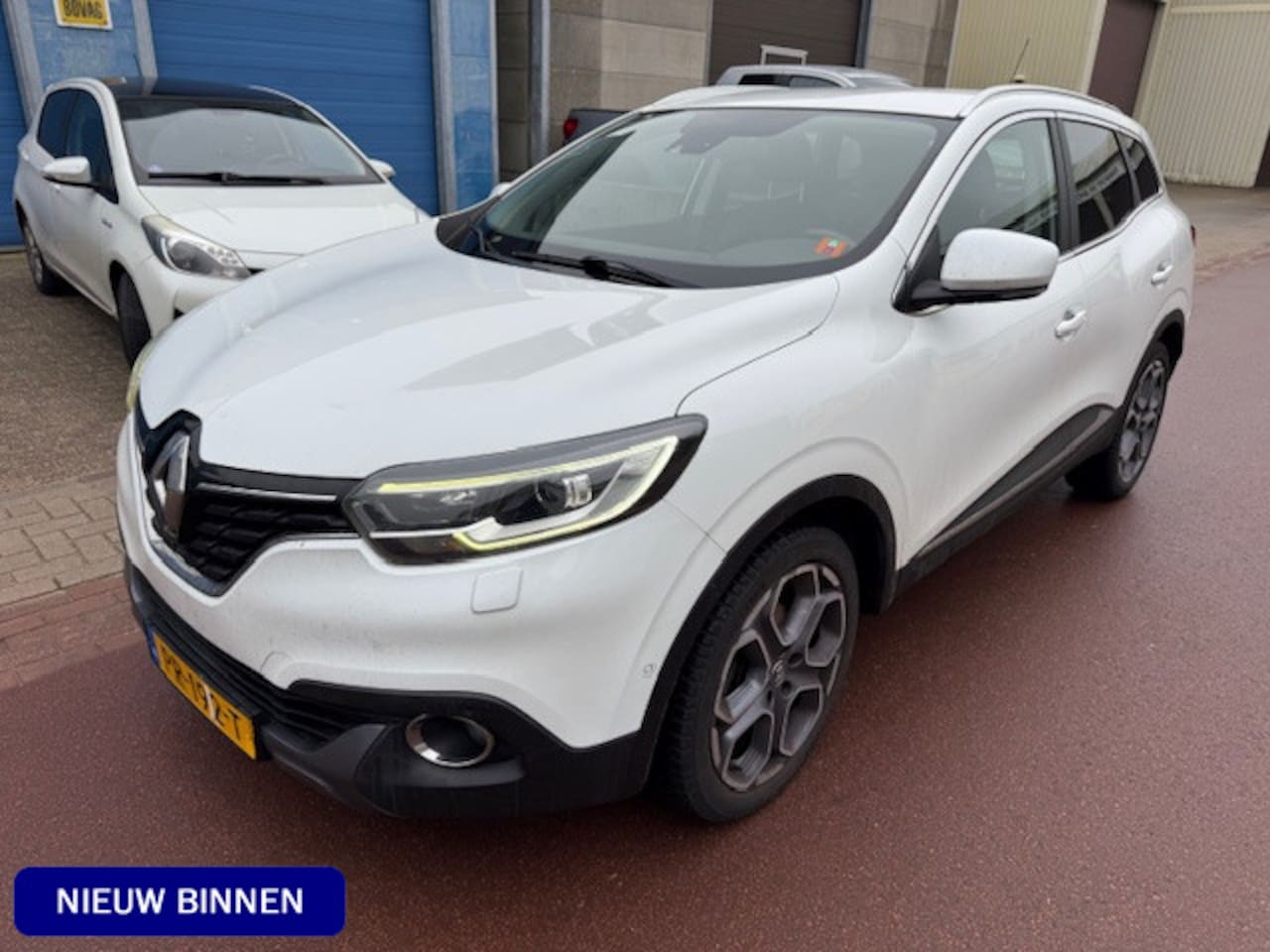 Renault Kadjar - 1.6 TCe Intens 2017 Navi 19" LMV - BTW-auto NAP + Boekjes Luxe uitvoering met een afneemba - AutoWereld.nl