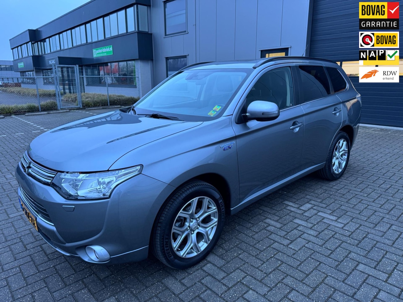 Mitsubishi Outlander - 2.0 PHEV instyle 2.0 PHEV Instyle+ - AutoWereld.nl