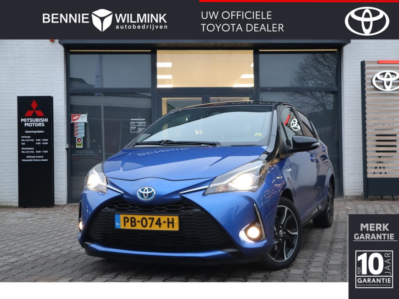 Toyota Yaris - 1.5 Hybrid Bi-Tone Camera | Cruise | Keyless - AutoWereld.nl