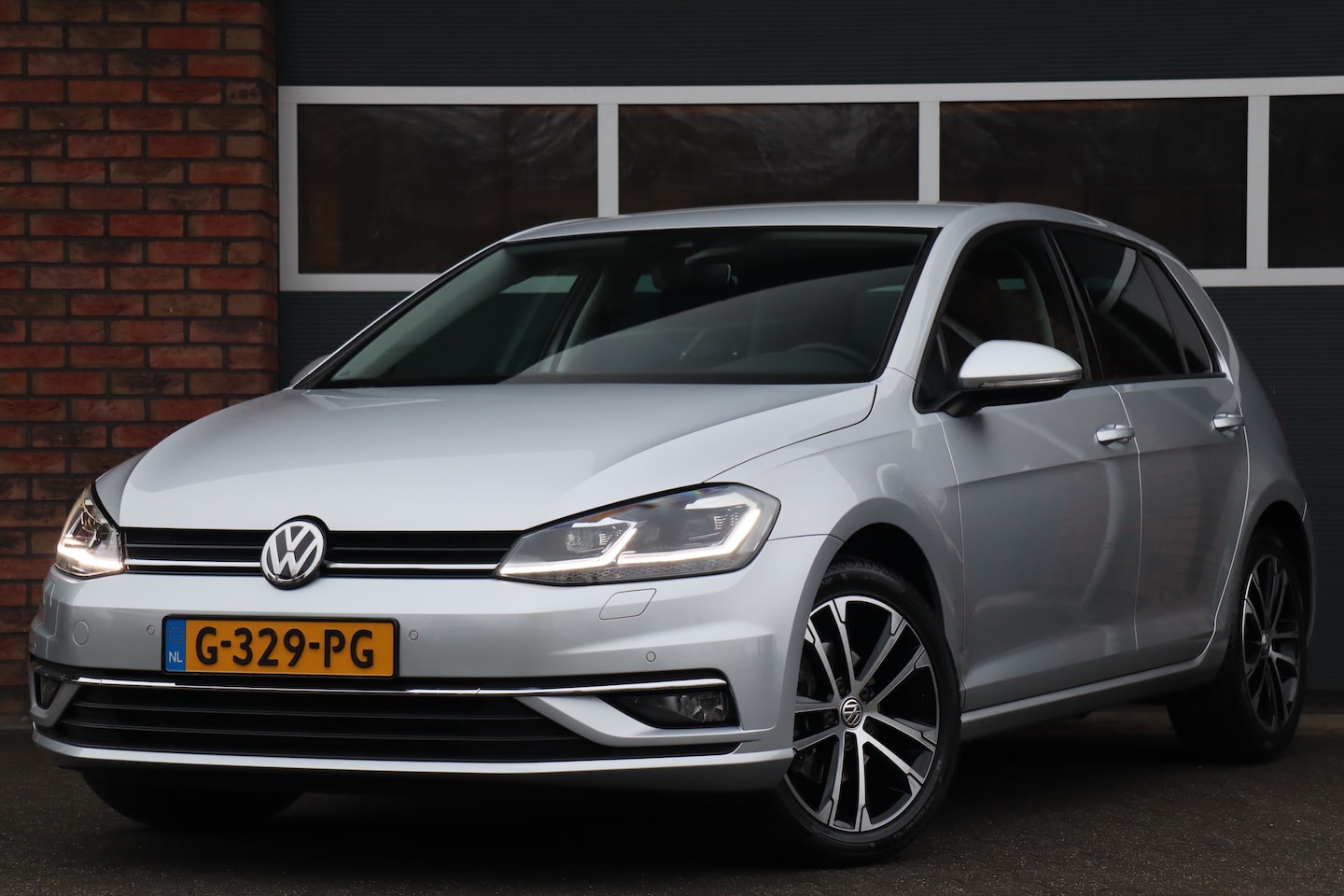 Volkswagen Golf - 1.5 TSI DSG Highline, Led - AutoWereld.nl