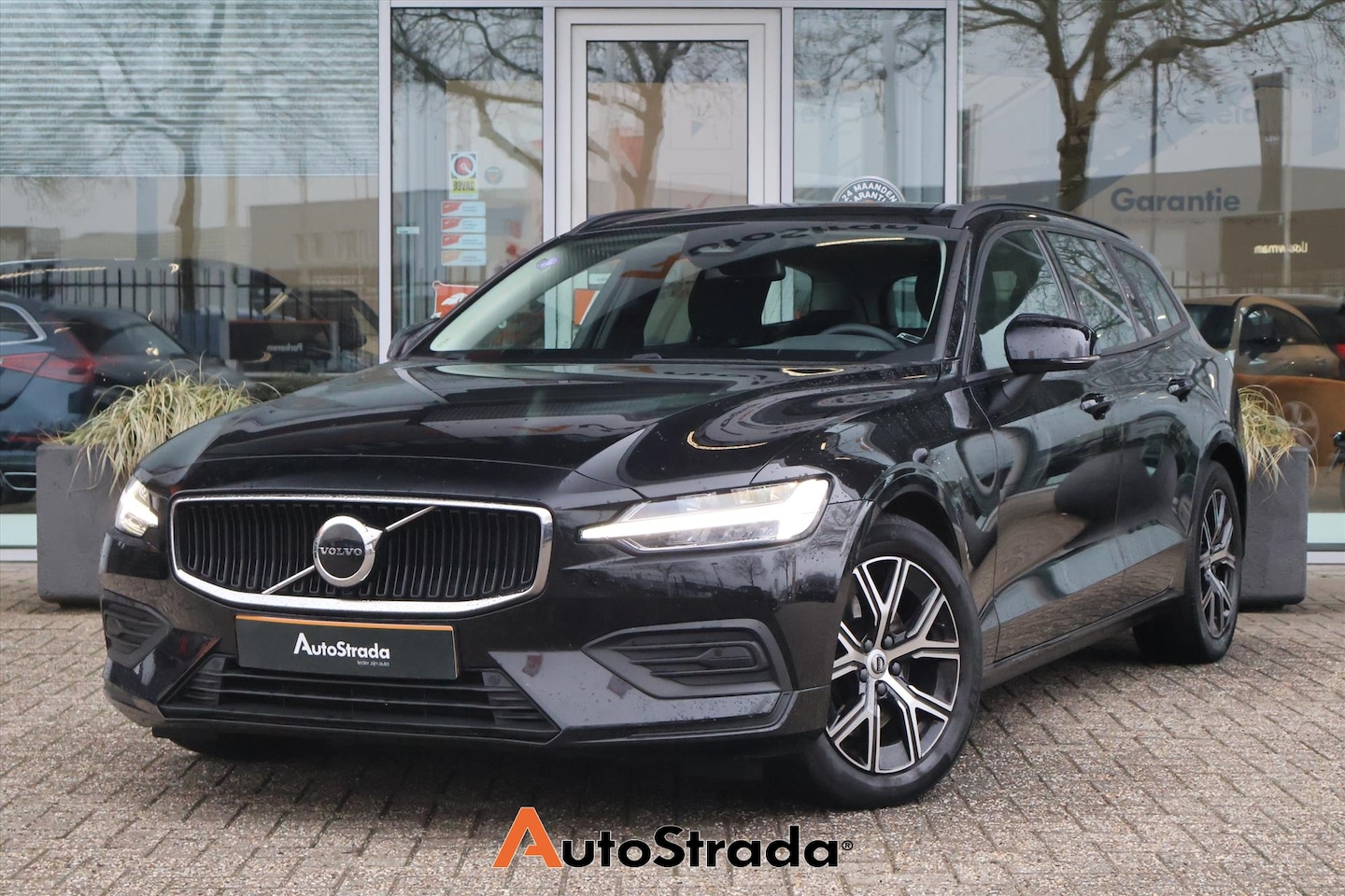 Volvo V60 - B3 Essential 163pk | LED | Cruise | Climate | Navigatie | Camera | Carplay | Virtual | - AutoWereld.nl