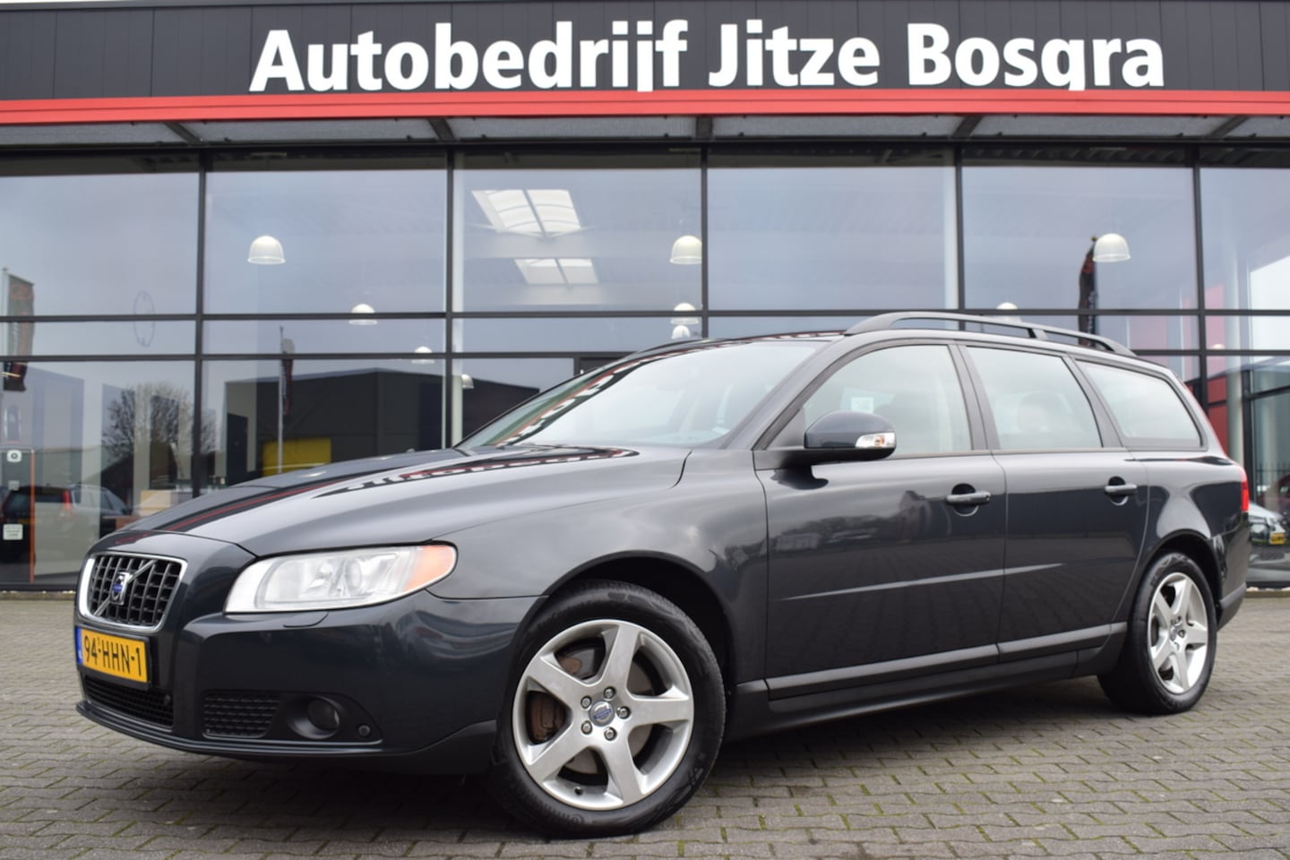 Volvo V70 - 3.2 AWD Automaat Kinetic Zwart Leder | Xenon | Dynaudio | Full Map Navi | Trekhaak | Volle - AutoWereld.nl