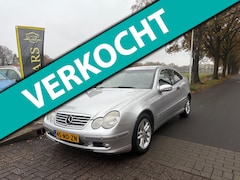 Mercedes-Benz C-klasse Sportcoupé - 180 K. Amice AIRCO, CRUISE, PDC VOOR/ACHTER, AUTOMAAT, SPORTVELGEN, MET APK