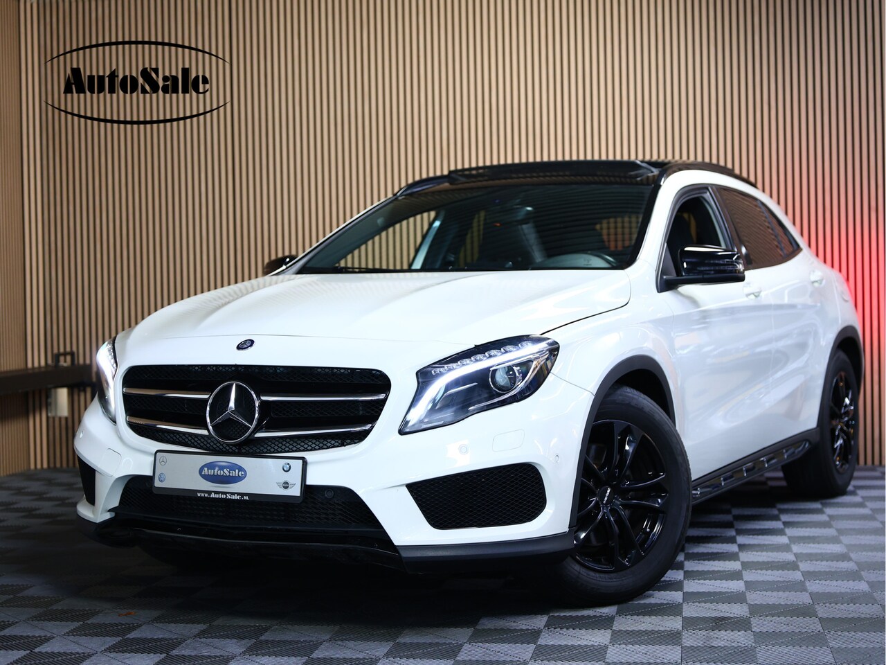 Mercedes-Benz GLA-Klasse - 250 4Matic AUTOM AMG PANO LED AFN-THAAK "15 - AutoWereld.nl
