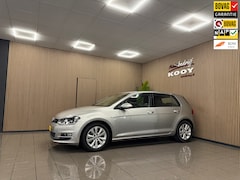 Volkswagen Golf - 1.0 TSI Comfortline * Navigatie / Parkeersensoren / Cruise control / NL Auto