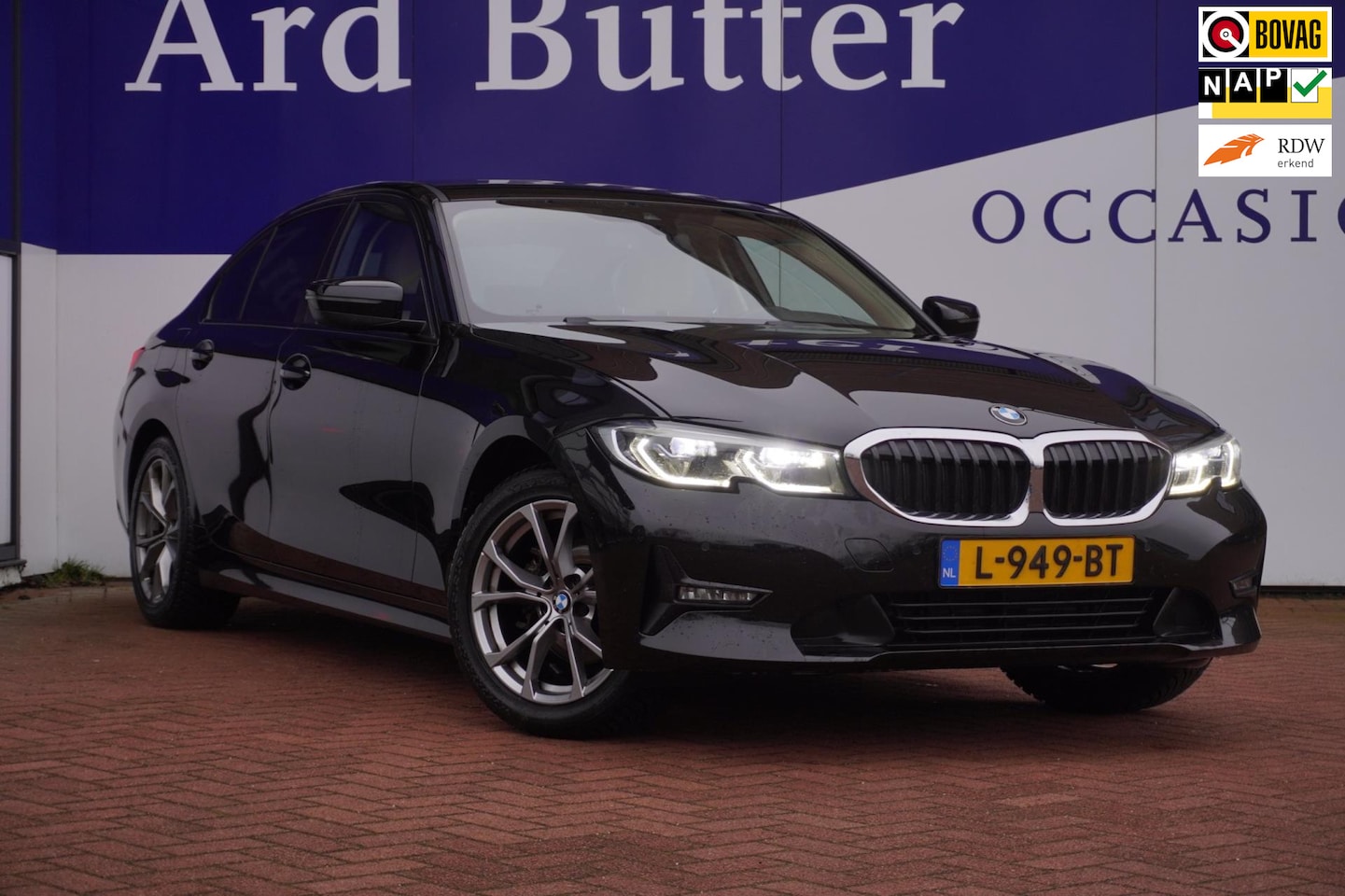 BMW 3-serie - 318i High Executive+Vitrual+Volleder+Stoel-verw+laser-LED+elek-trekhaak+Privacy-Glass= ORI - AutoWereld.nl