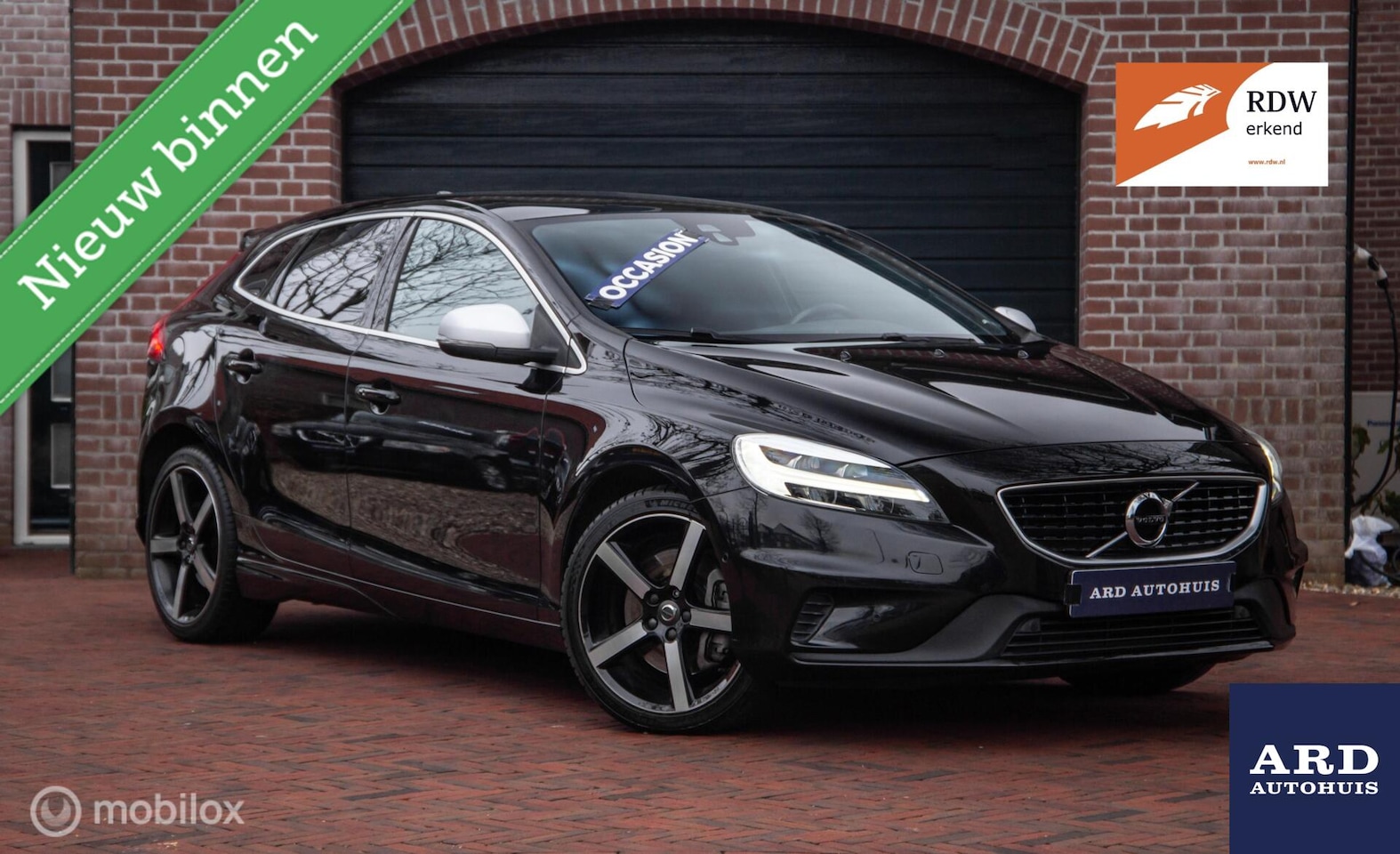 Volvo V40 - 1.5 T3 R-design |Pano|Stoelv.|H/K|Dlr ondrh.|Led| - AutoWereld.nl