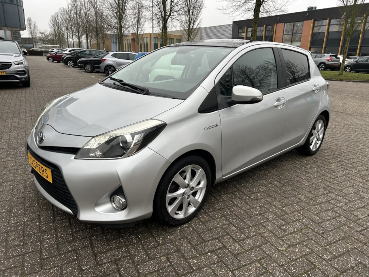 Toyota Yaris - 1.5 Full Hybrid Dyn. 1e EIG DEALER PANO STOELVW. - AutoWereld.nl