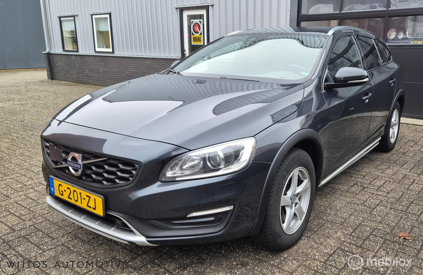 Volvo V60 Cross Country - 2.0 D3 Summum 2.0 D3 Summum - AutoWereld.nl