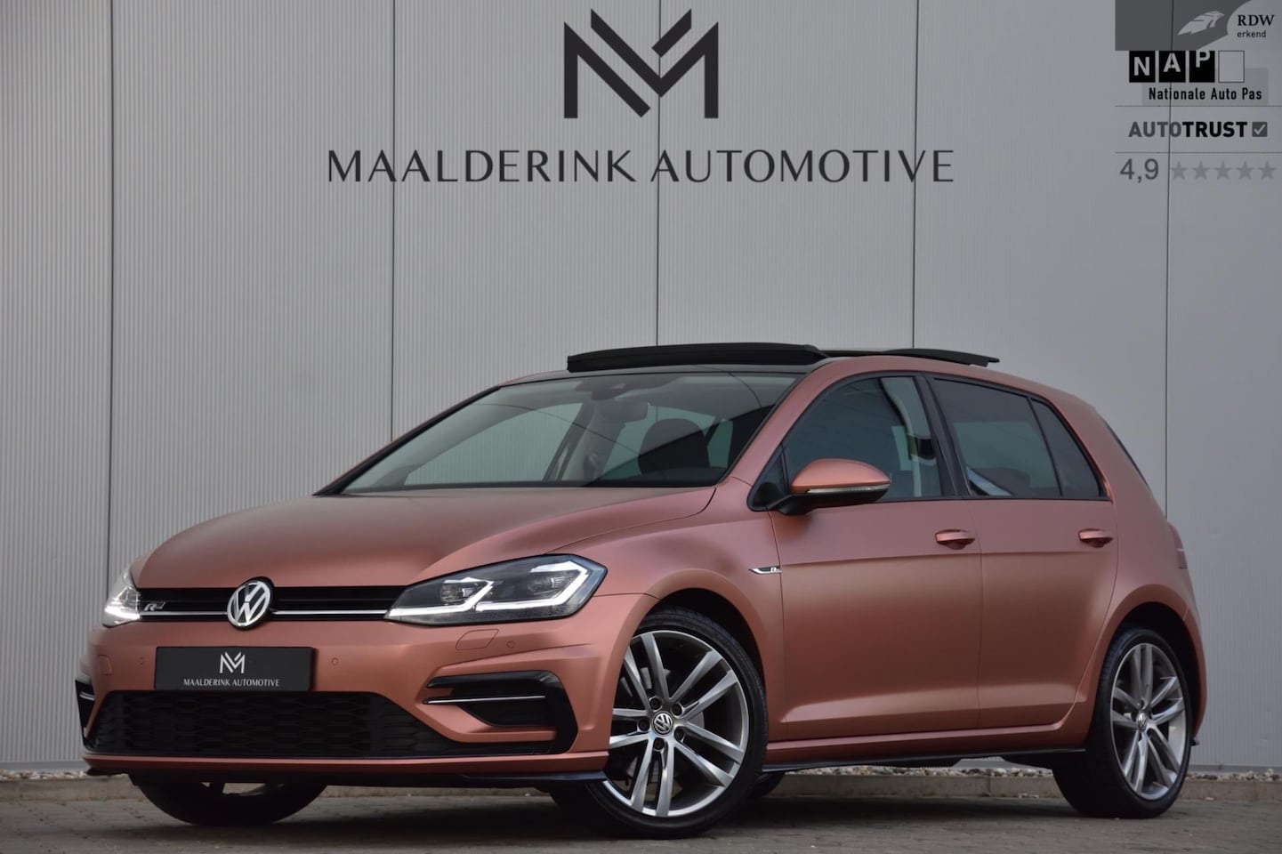 Volkswagen Golf - 1.5 TSI 150pk DSG Highline R-line Uniek Full Option Panodak, Keyless, DynAudio, Digitale C - AutoWereld.nl