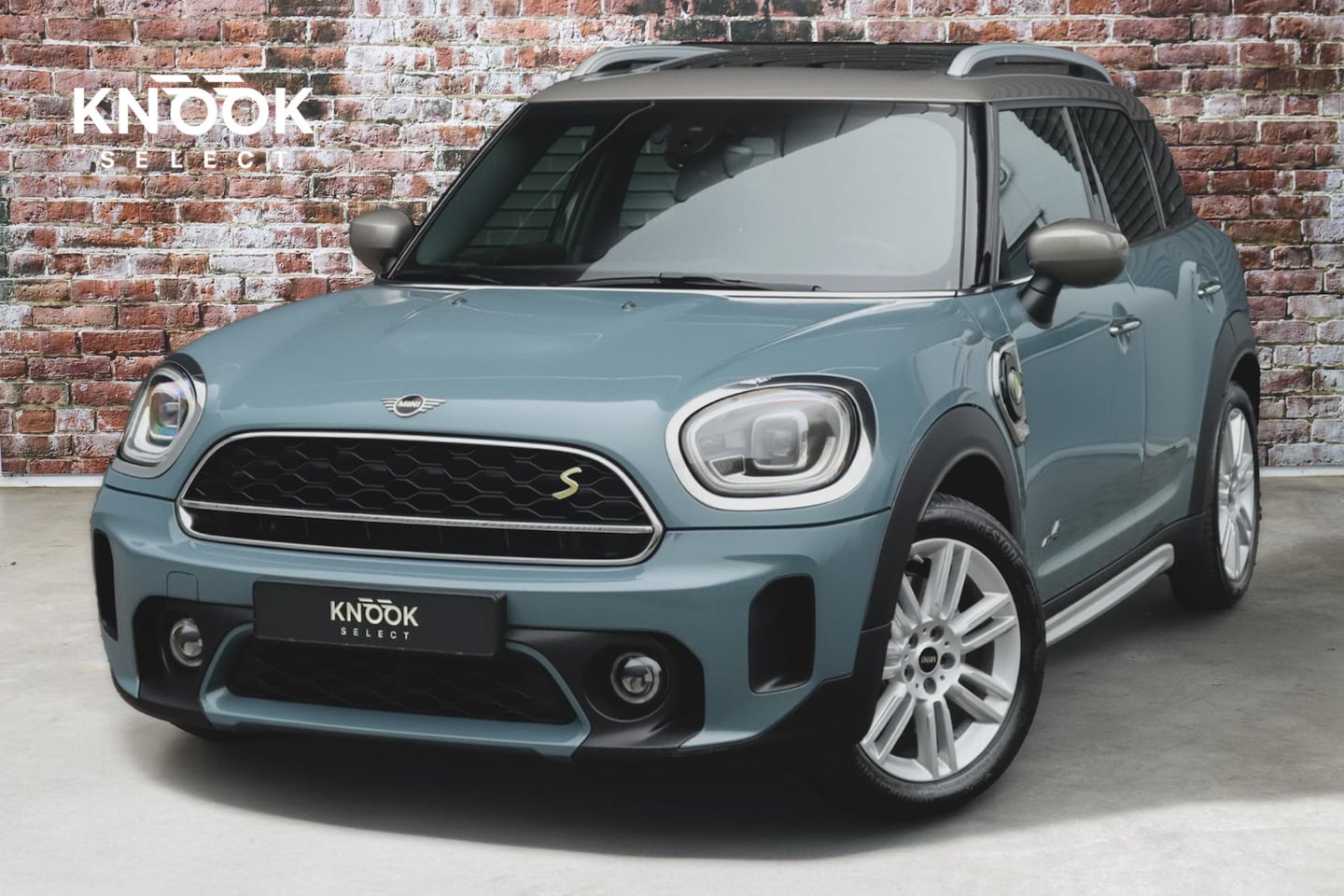 MINI Countryman - Cooper S E ALL4 Classic Automaat / Panoramadak / Stuurwielverwarming / Harman Kardon / LED - AutoWereld.nl