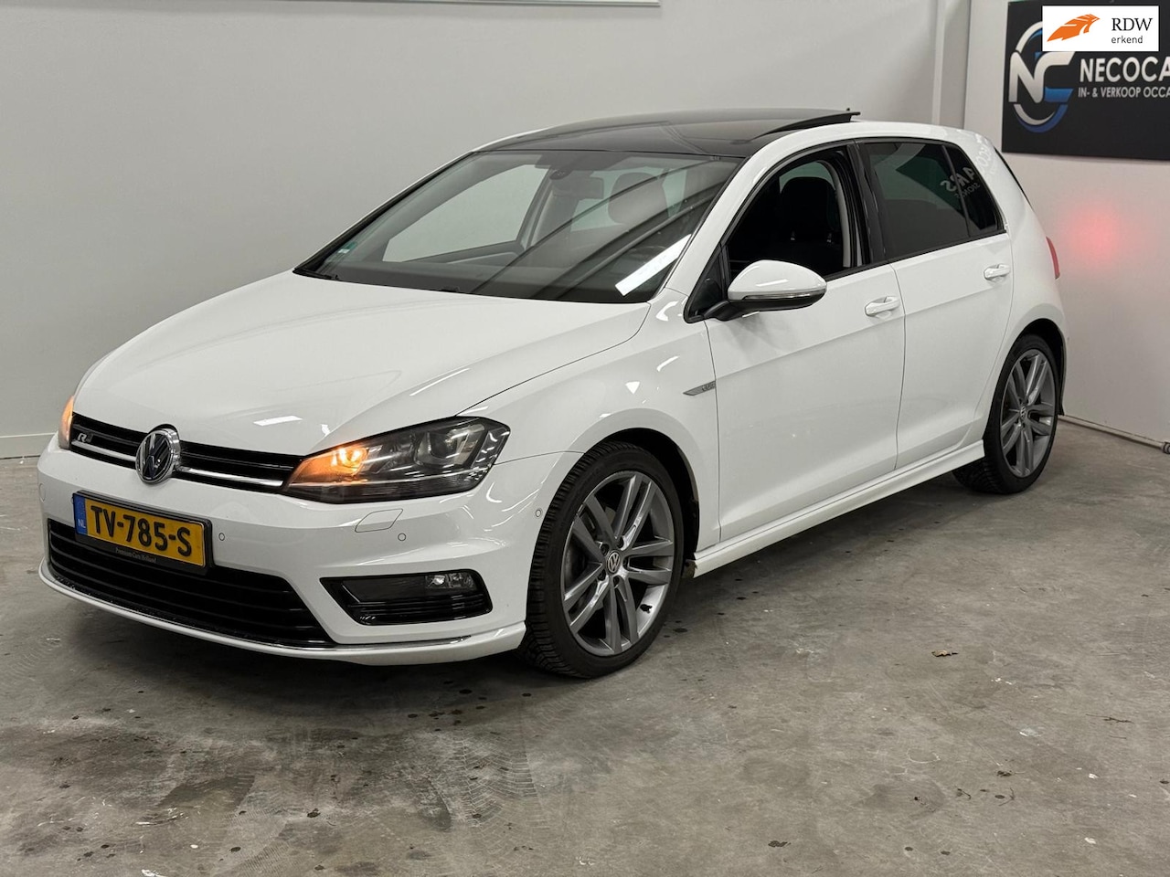 Volkswagen Golf - 1.4 TSI Highline / R-LINE / NETTE AUTO / DEALER ONDERHOUDEN - AutoWereld.nl