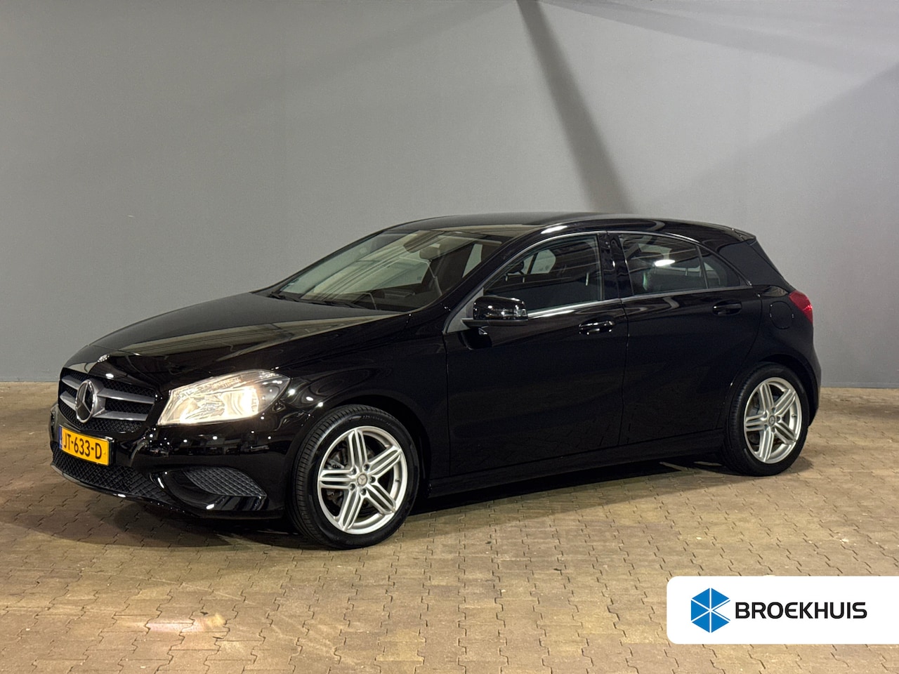 Mercedes-Benz A-klasse - 180 Ambition GROOT SCHERM! / DRAADLOOS CARPLAY / BLUETOOTH / 16'' LMV / CAMERA / STOELVERW - AutoWereld.nl