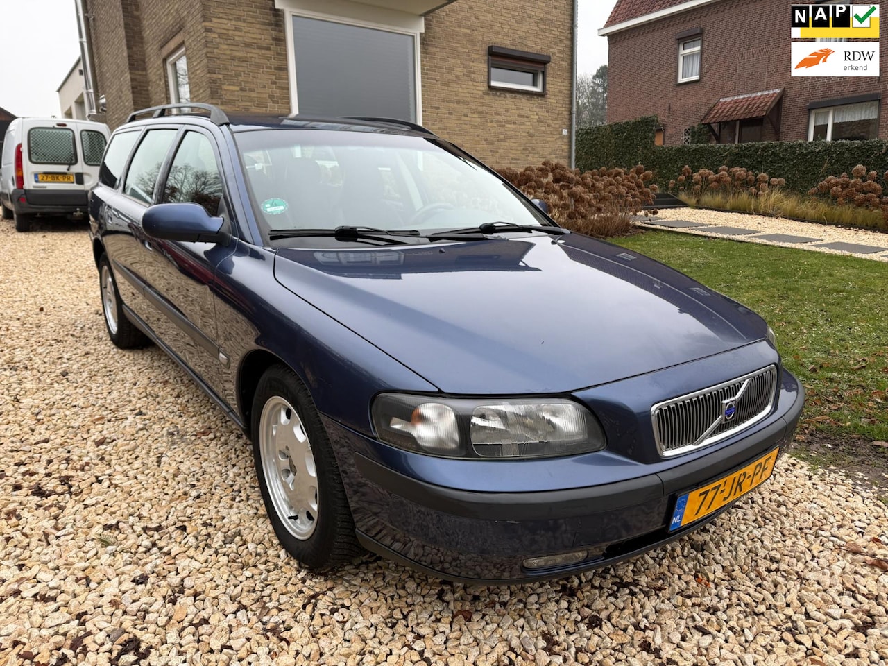 Volvo V70 - 2.4 Comfort Line Nwe Distributie&APK. - AutoWereld.nl