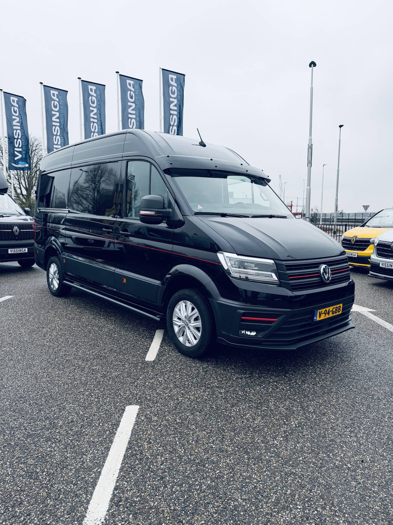 Volkswagen Crafter - 35 2.0 TDI L3H3 Exclusive Massage / LED / Leder - AutoWereld.nl