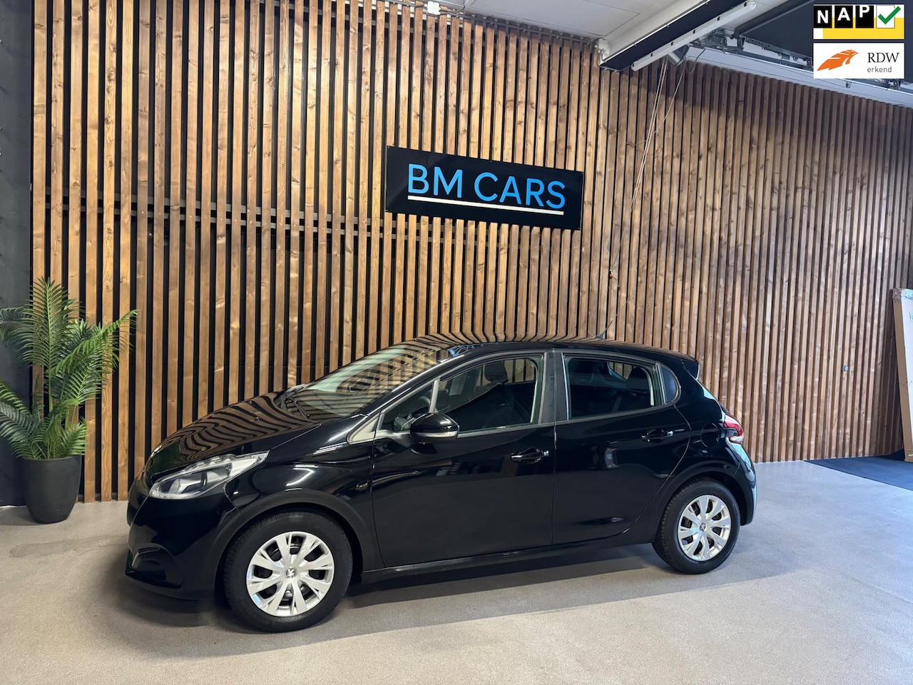 Peugeot 208 - 1.2 PureTech Blue Lease Navigatie,Led,Cruise - AutoWereld.nl